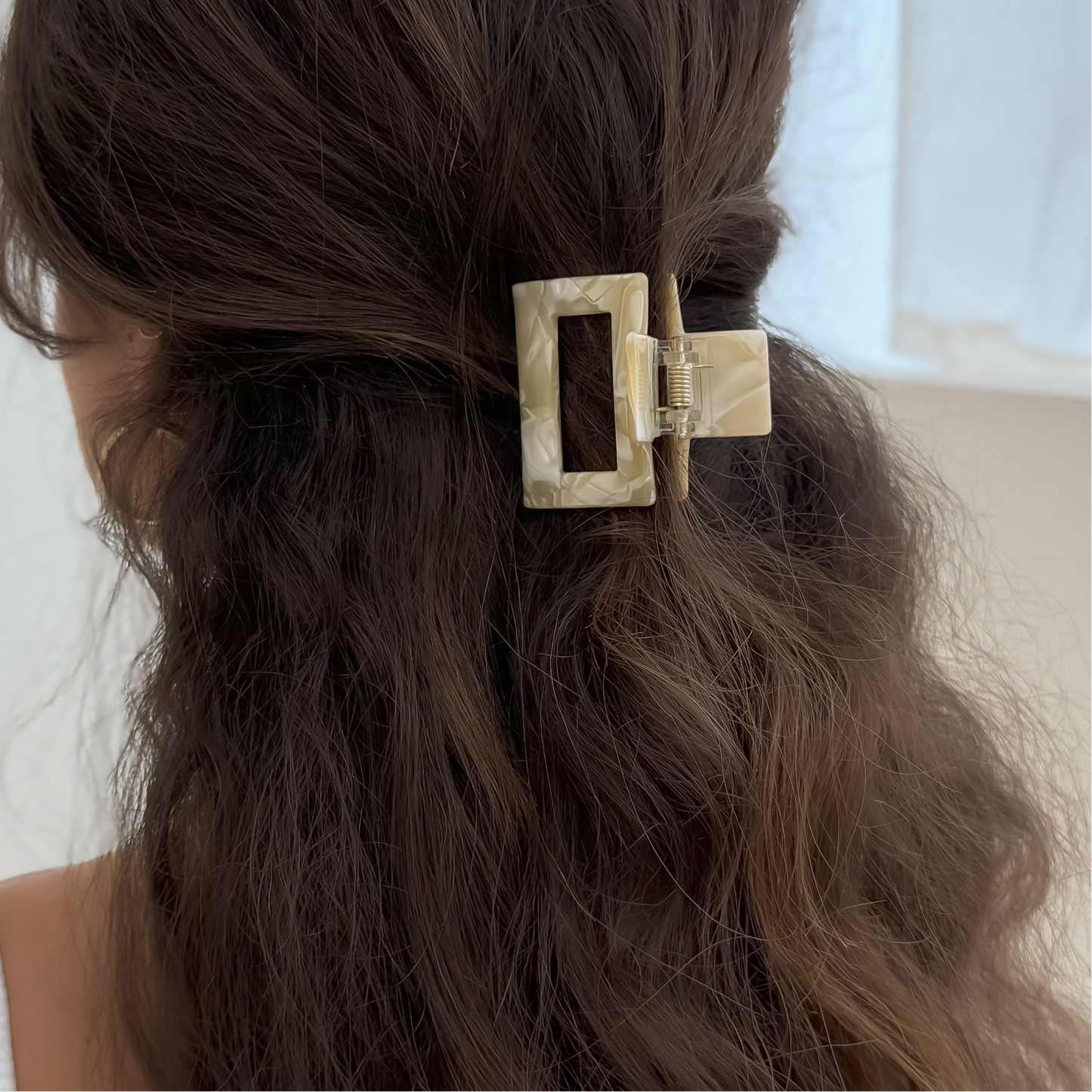 Ecofriendly Acetate Midi Clip - Vanilla Swirl