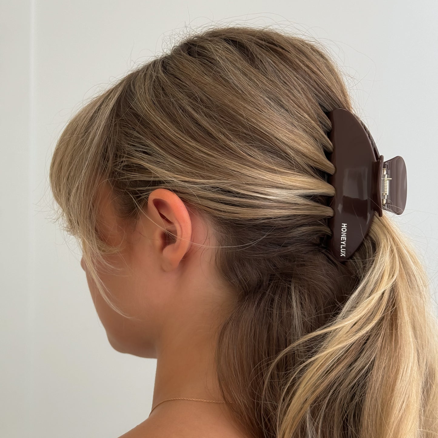 Ecofriendly Acetate Round Claw - Chocolate