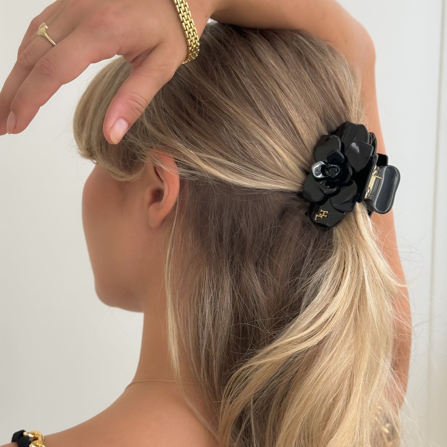 Acetate Magnolia Claw - Black