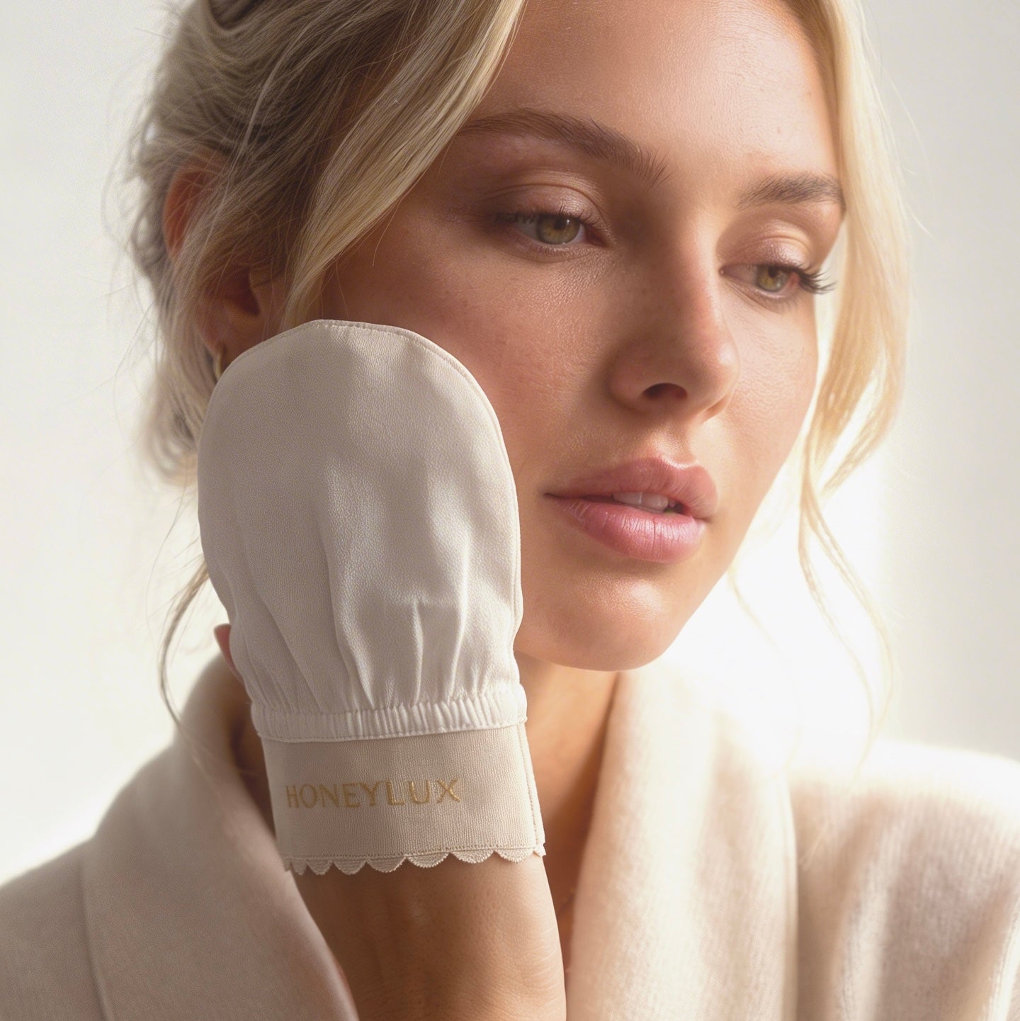 PURE MULBERRY SILK EXFOLIATING MITT - FACE